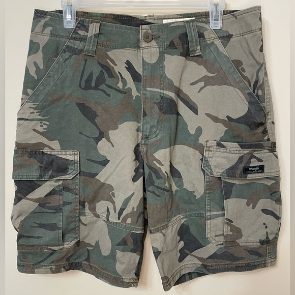 NWOT Wrangler Camo Cargo Shorts Men’s 32 - Picture 2 of 8